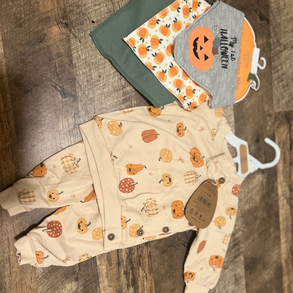 Pumpkin Print Baby Outfit with Bibs